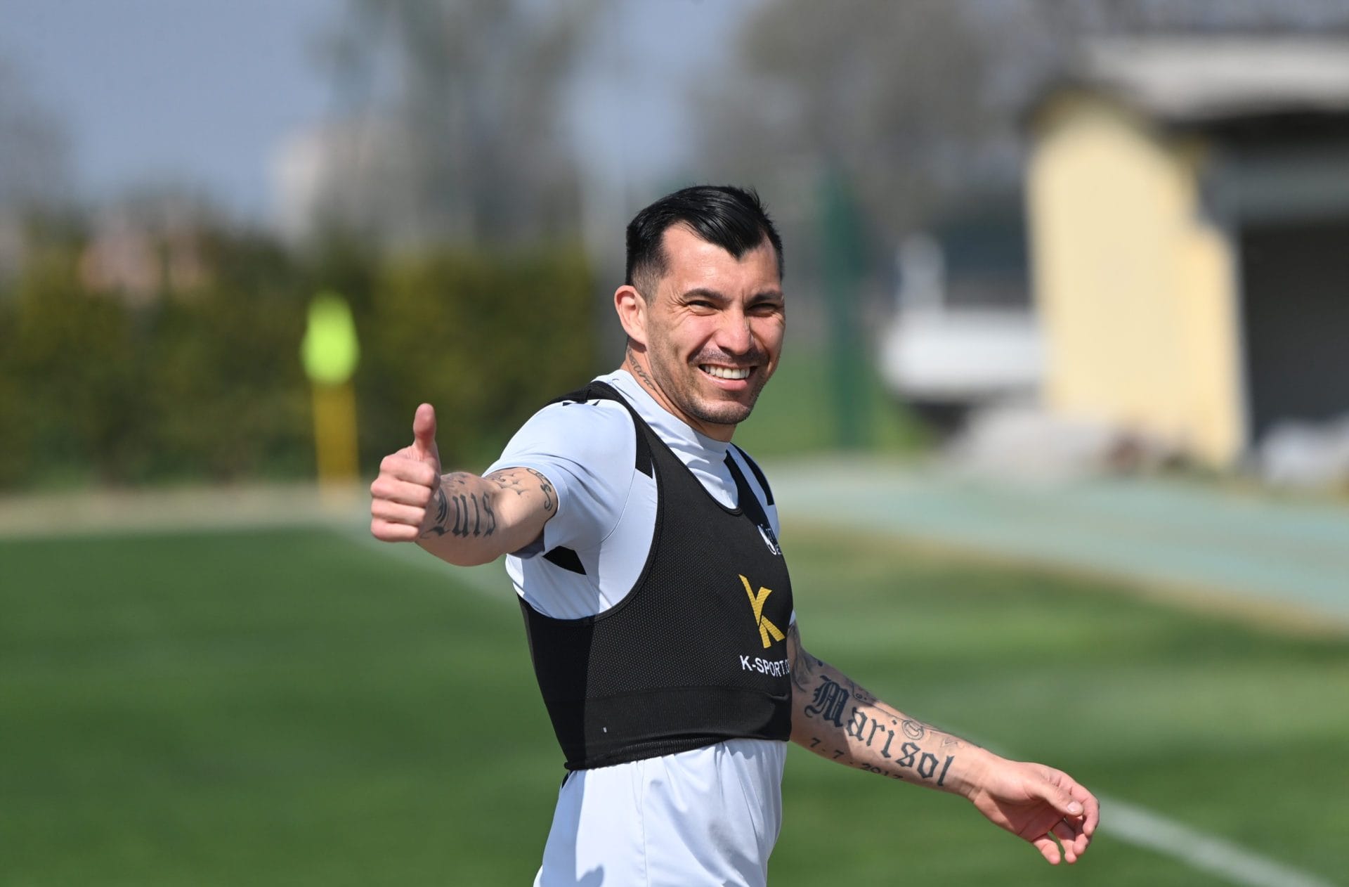 ¿Volverá a casa? El “Pitbull” Medel fue declarado prescindible en Italia