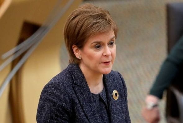 Primera ministra de Escocia advierte sobre el manejo de la pandemia en Chile