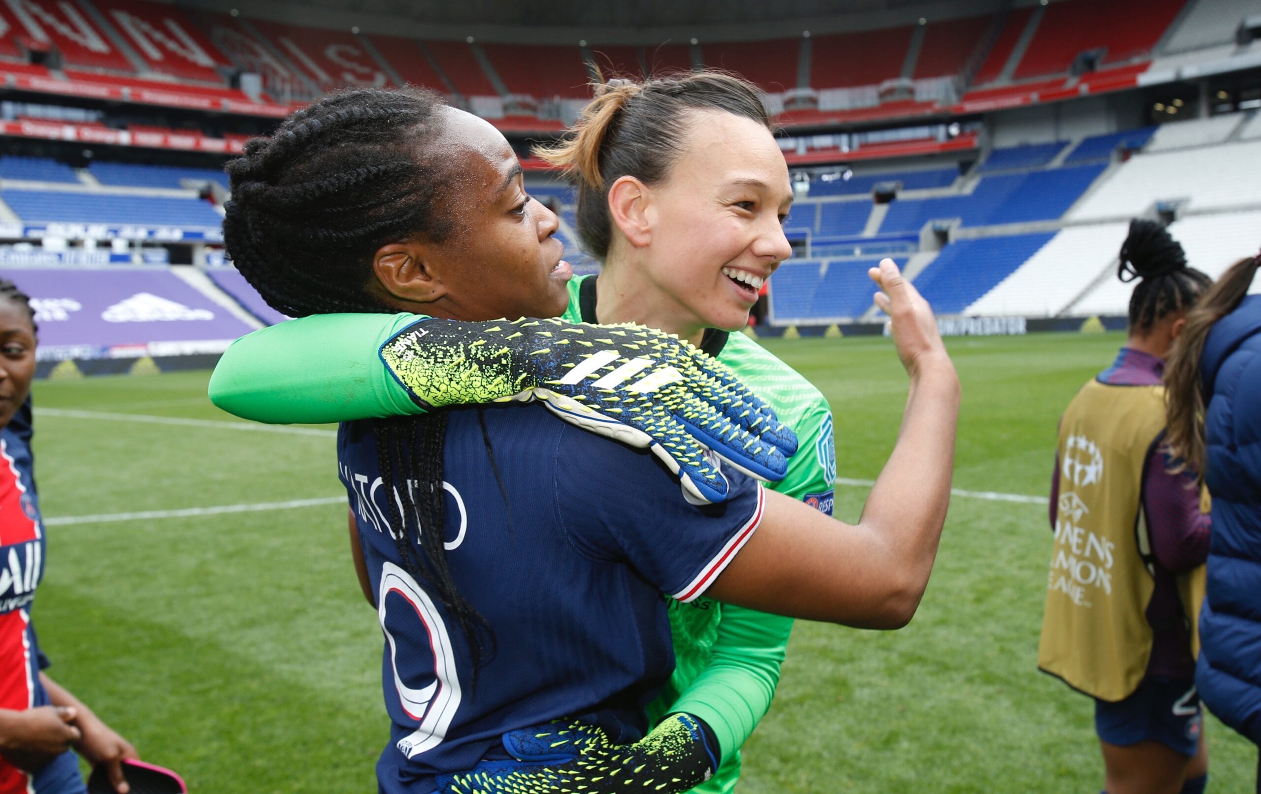 Nivel mundial: Tiane Endler otra vez se lució con una espectacular tapada en Europa