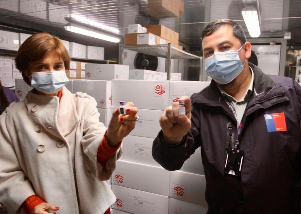 Inauguran ultracongelador que tiene capacidad de contener 230 mil dosis de vacunas en el Biobío