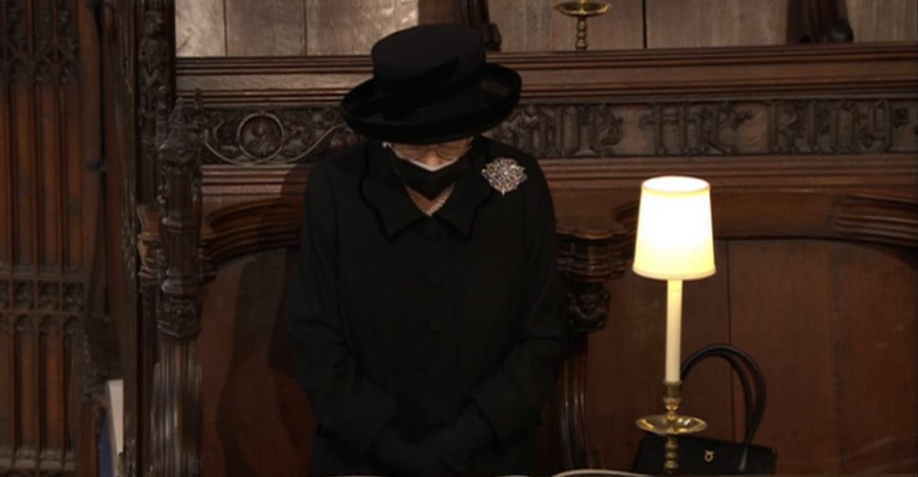 La soledad de la reina Isabel II en el funeral de su esposo el príncipe Felipe