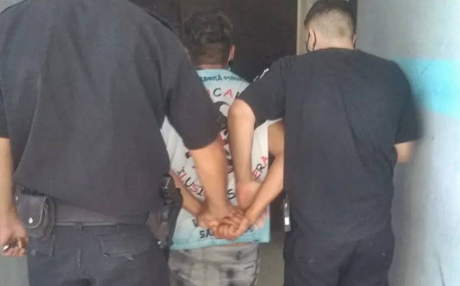 Prisioneros queman con agua hirviendo a detenido que propinó brutal golpiza a niña de dos años