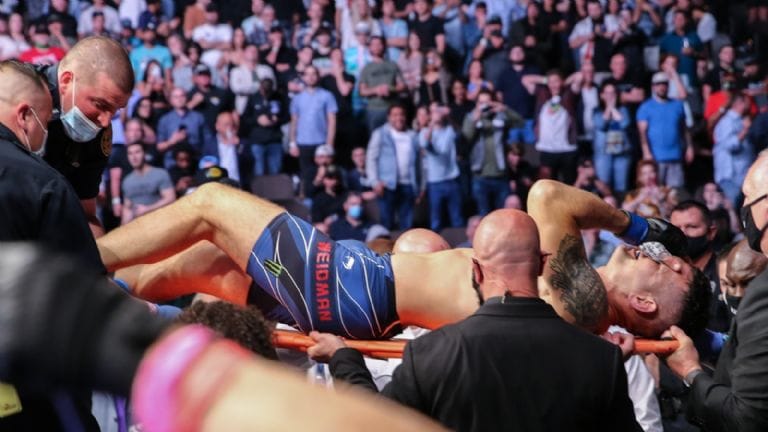 Chris Weidman sufrió escalofriante fractura en la UFC 261