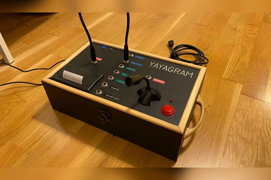 “Yayagram”: El novedoso dispositivo que inventó un ingeniero para comunicarse con su abuela