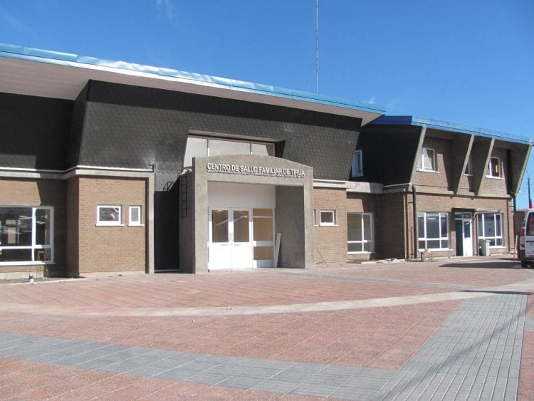 Municipalidad de Tirúa responde al caso de niño que le pegaron el ojo con sellante en Cesfam