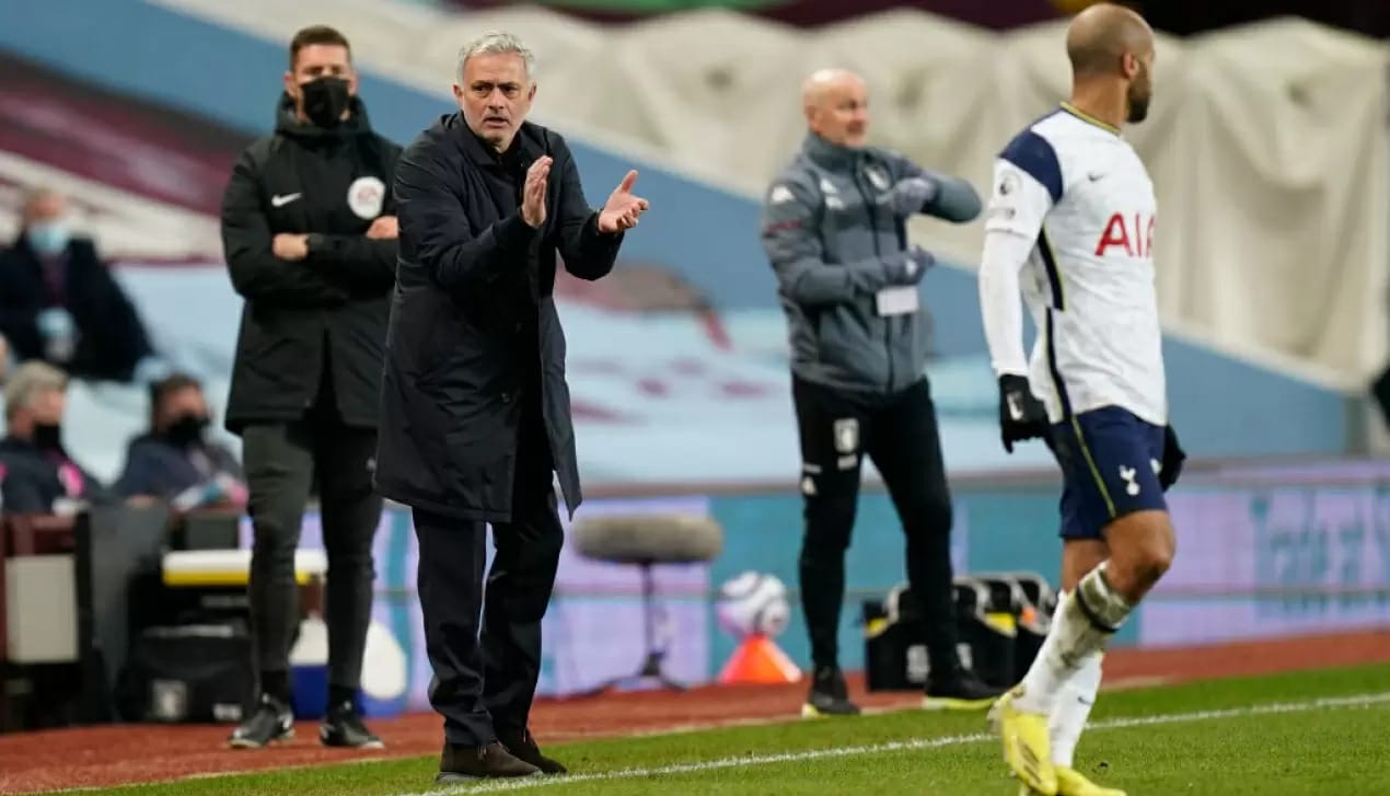 Tottenham despide a Mourinho