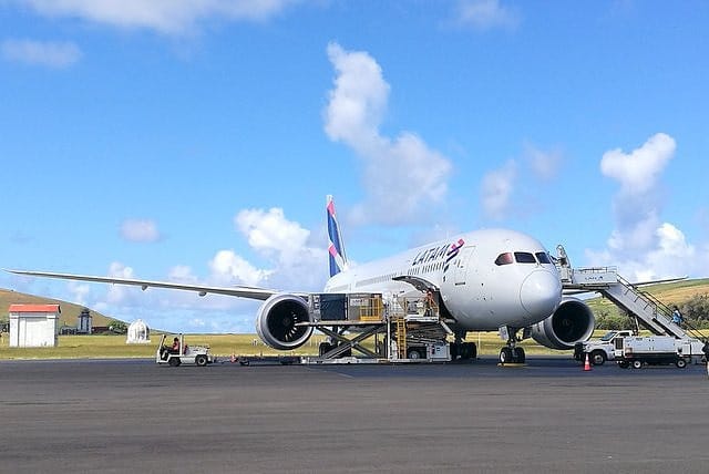 Latam suspende temporalmente vuelos cargueros a Rapa Nui
