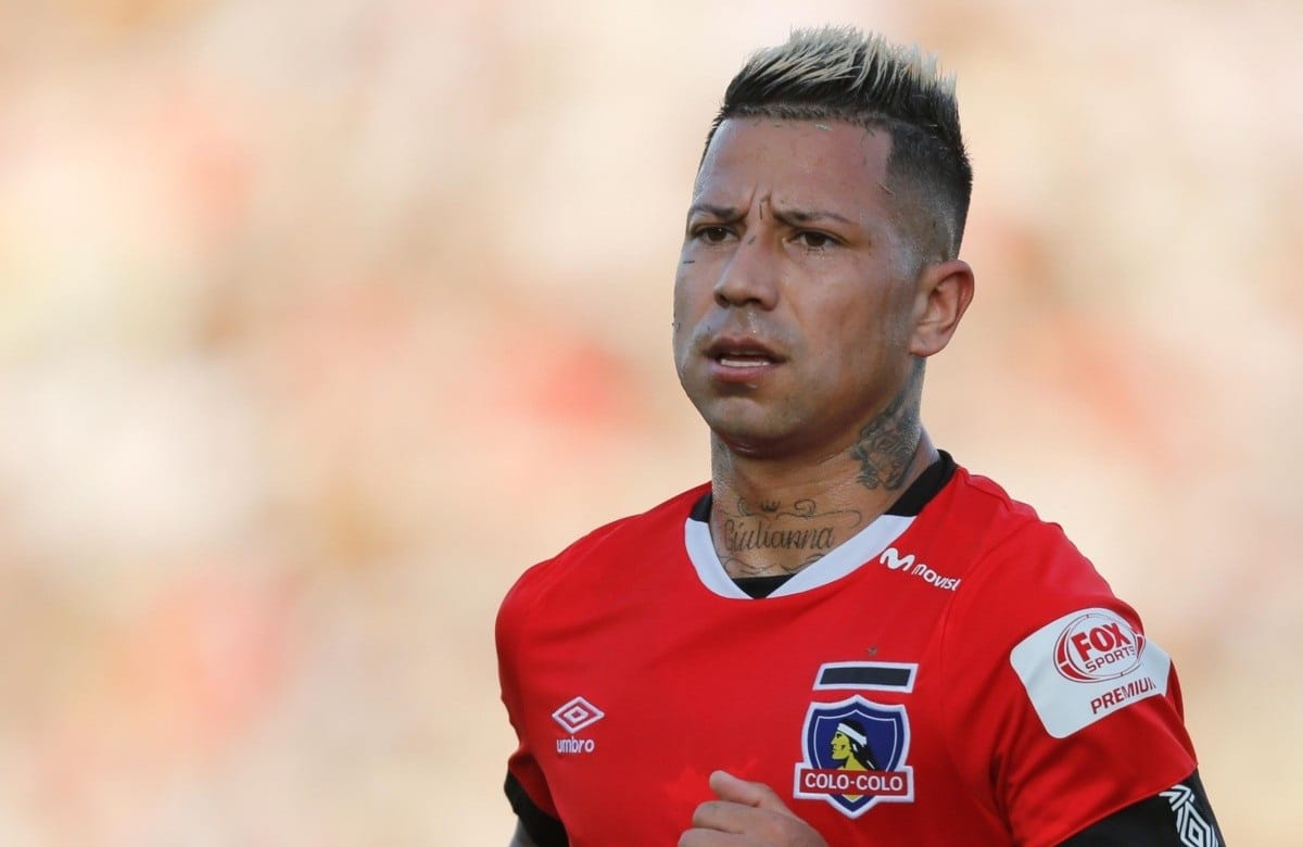 Leonardo Valencia buscaría salir de Colo Colo con Huachipato a la vista