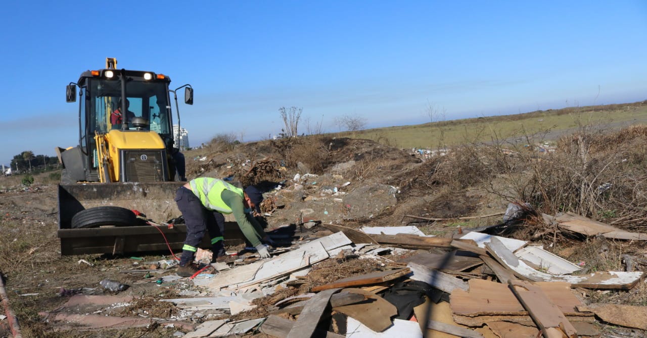Retiran cerca de 2 mil toneladas de desechos en microbasurales en San Pedro de la Paz