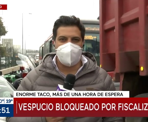 Un tenso momento fue el que protagonizó notero de Mucho Gusto con Carabineros en control sanitario