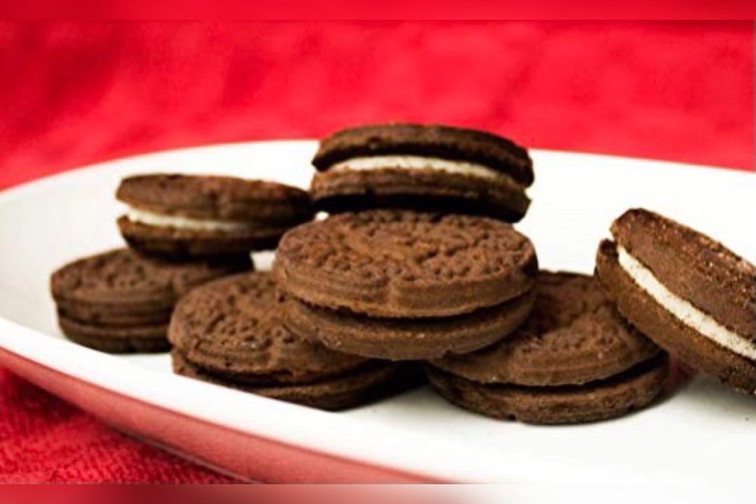 Consumidores denuncian supuesta presencia de gusanos en galletas Tritón