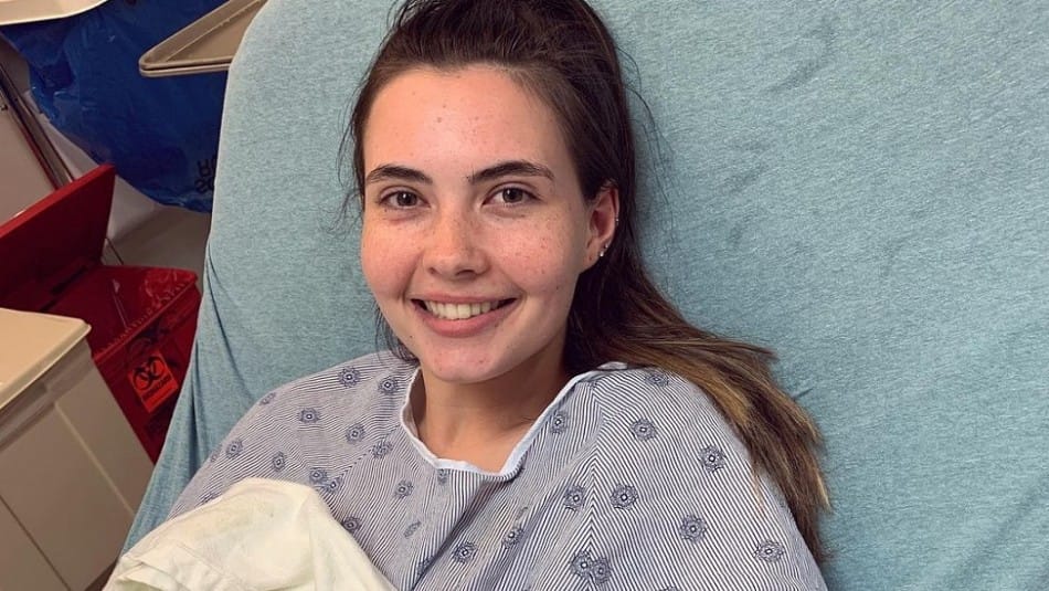 La historia de una joven que vive con alergia al agua: Hasta sus lágrimas le irritan