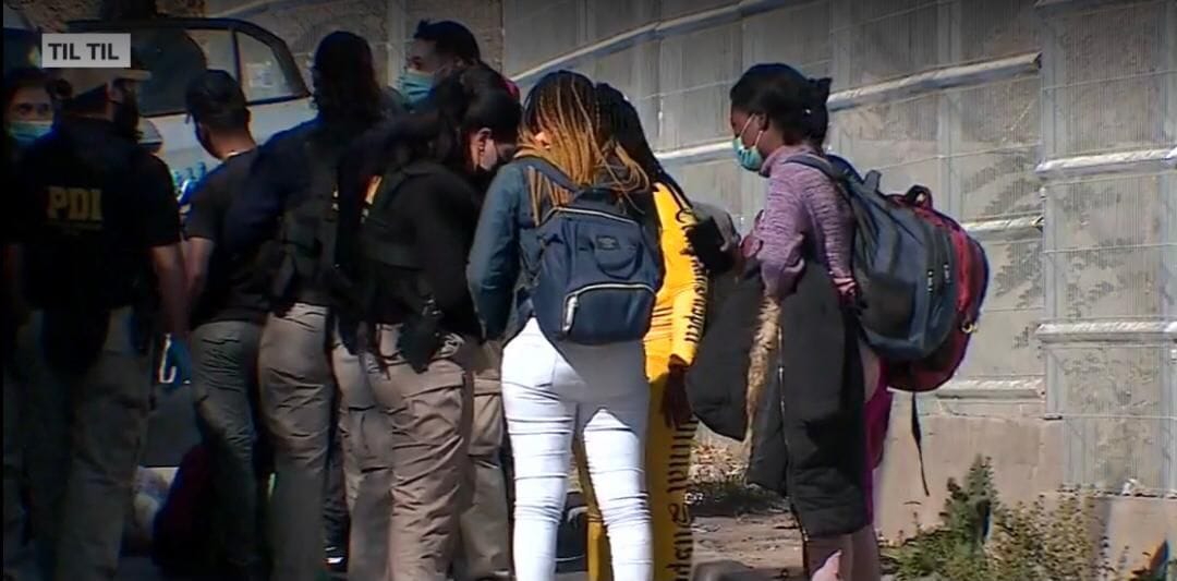 Bus es detenido con más de 50 ciudadanos extranjeros en situación migratoria irregular