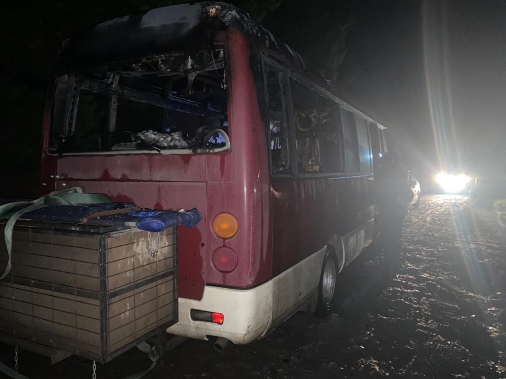 Ataque en Arauco: disparan e incendian bus en Tirúa