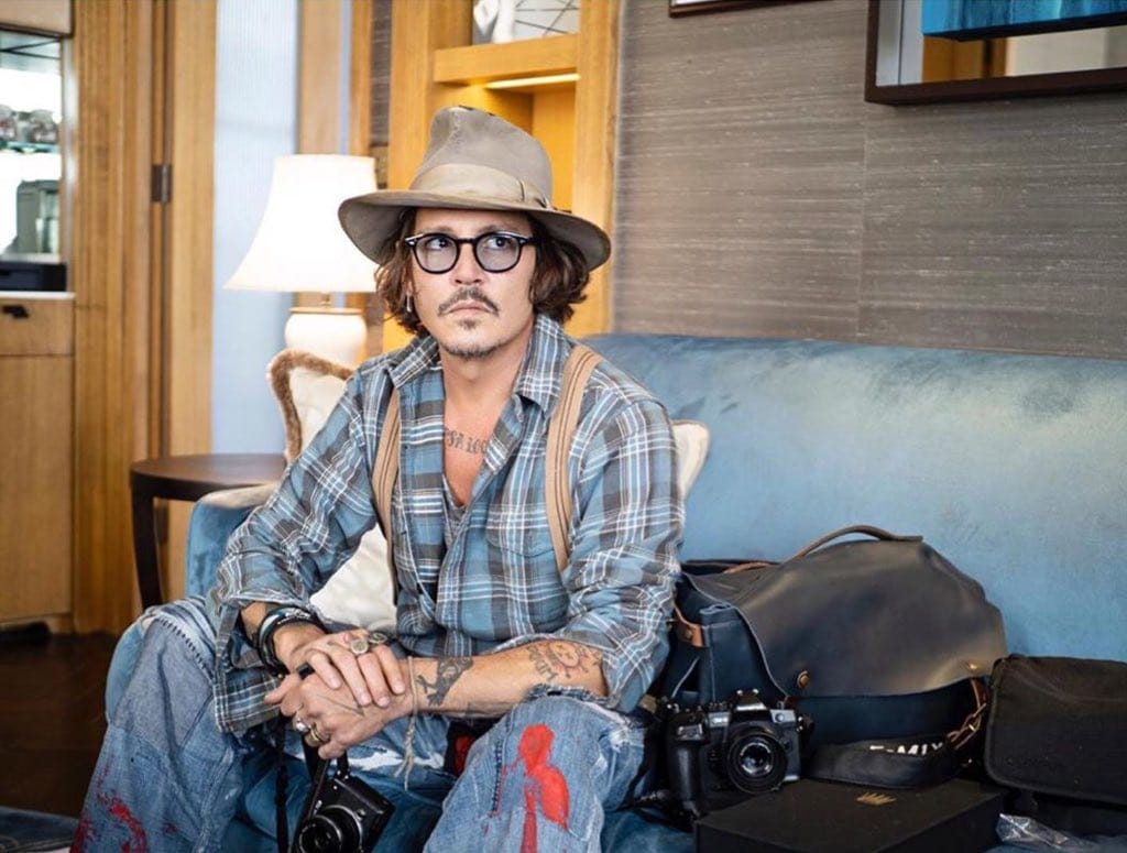 Johnny Depp subasta poema que le escribió a Winona Ryder: lo que recaude será donado