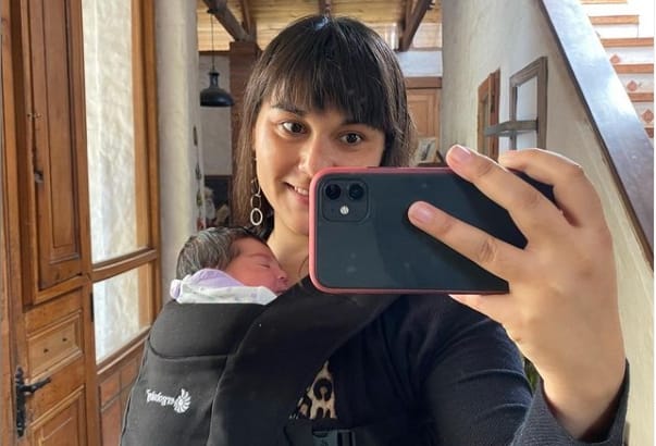 Izkia Siches enterró la placenta de su hija en el patio: “Nuestro propio patio de los naranjos (sin alambres)”