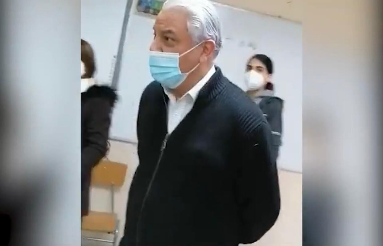 Diputado Jaime Naranjo es increpado por “inducir” los votos