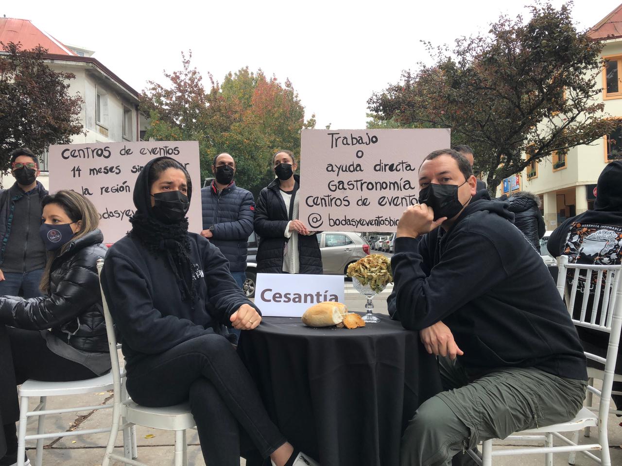 Sector gastronómico de Concepción realizó protesta de “La Última Cena” pidiendo salvavidas al Gobierno