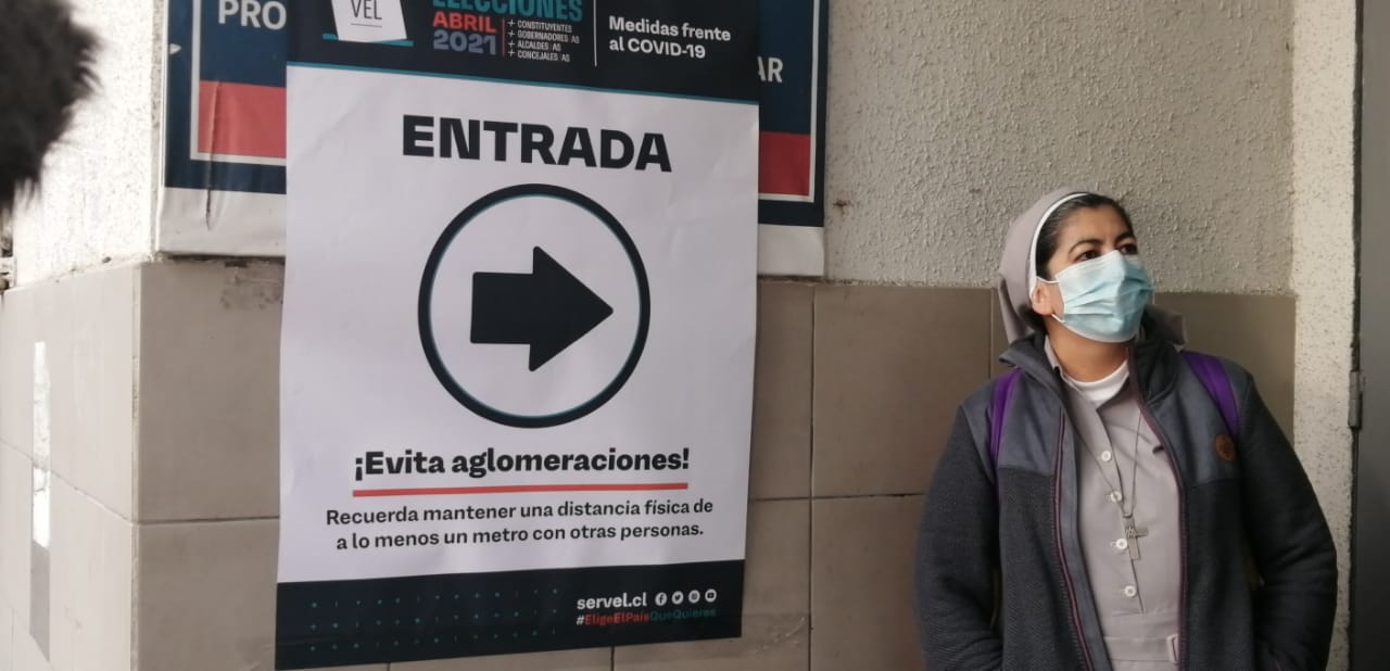 Famosa monja penquista fue una de las primeras en llegar a votar en estas elecciones