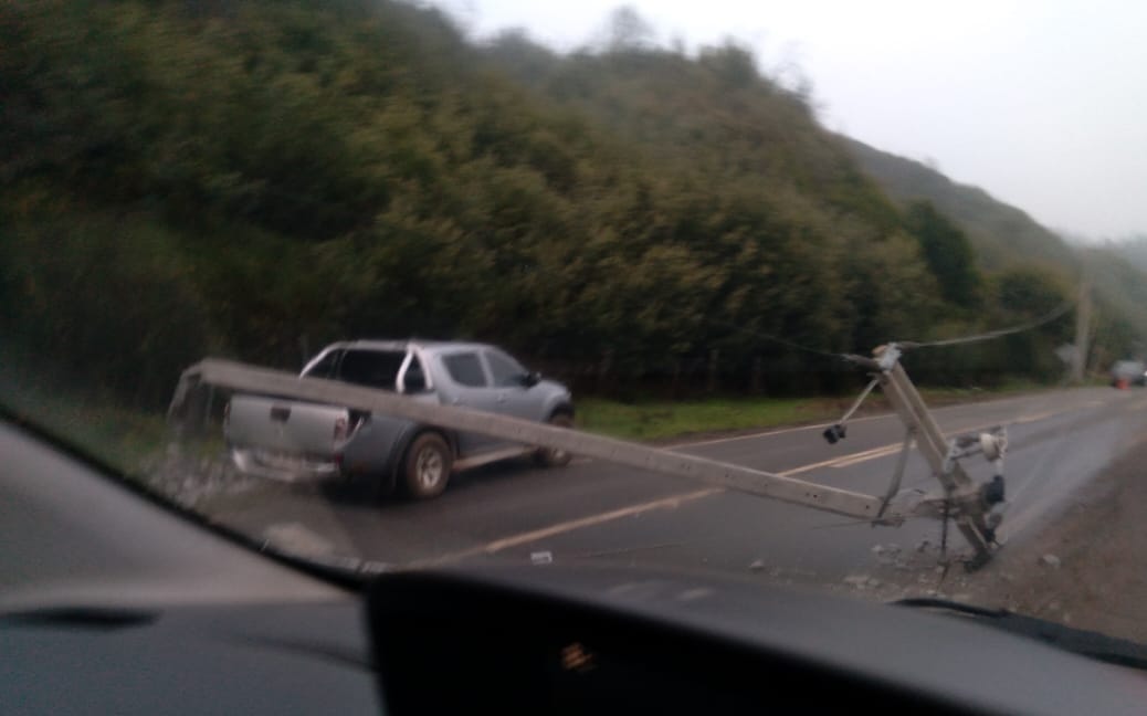 Camioneta chocó poste de luz en ruta Concepción – Florida y dejó sin suministro a más de 450 clientes