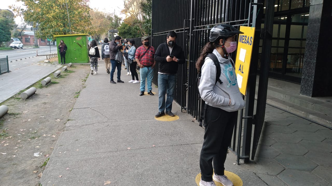 En tierra derecha: los votantes llegaron con todo a emitir su sufragio en Concepción