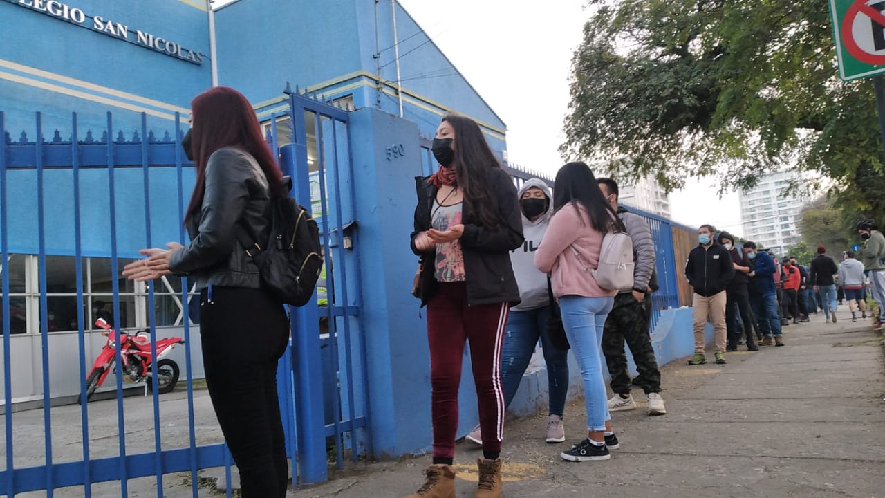 Los jóvenes llegaron al final de la elección a votar en Collao