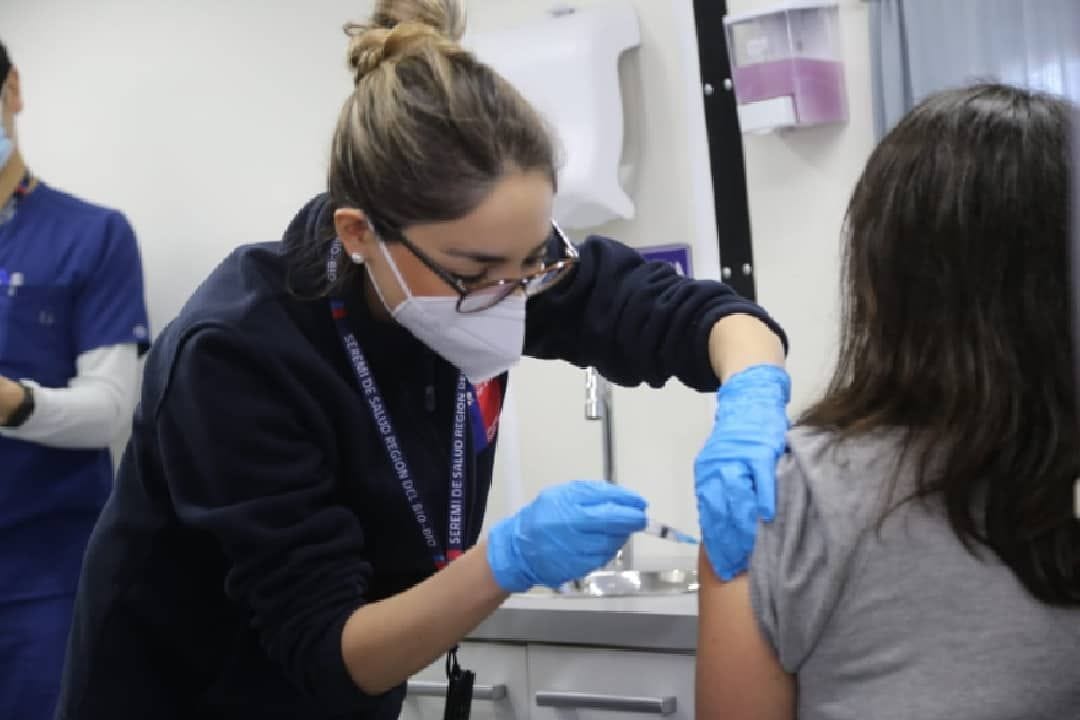Minsal quiere aplicar dosis de refuerzo con Pfizer