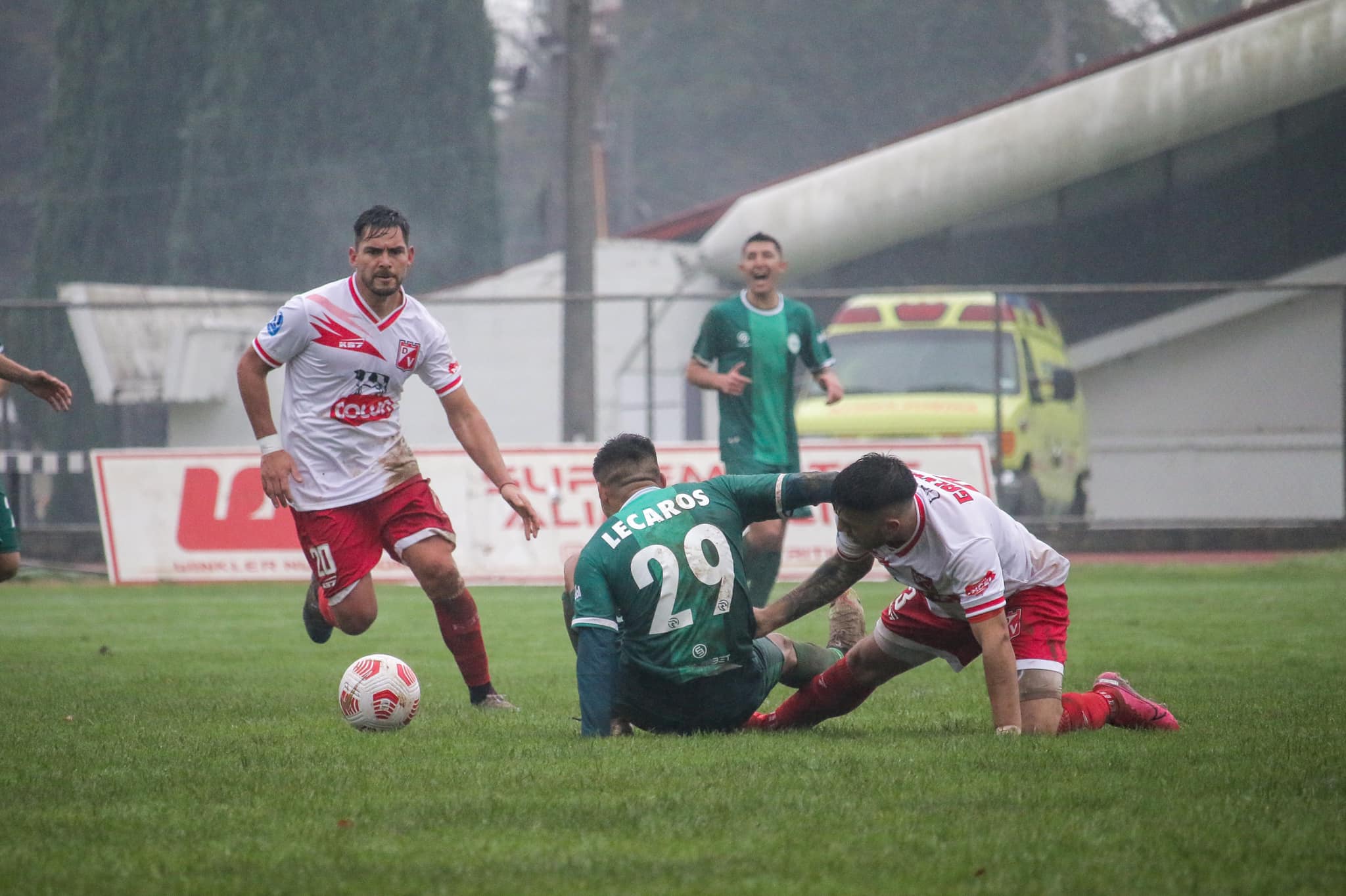 El equipo del “King” Vidal comenzó con el pie izquierdo en la Segunda División