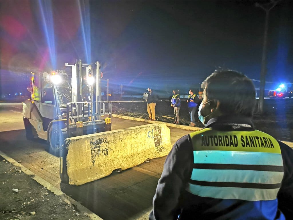 Instalaron barreras de concreto por “cierre absoluto” de Los Ángeles