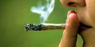 Vocal de mesa fue detenido en Valparaíso por fumar marihuana