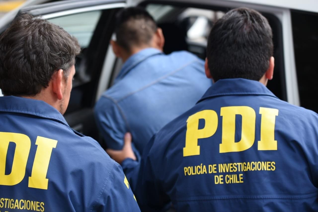 Detienen a hermanos en Los Ángeles por microtráfico de drogas