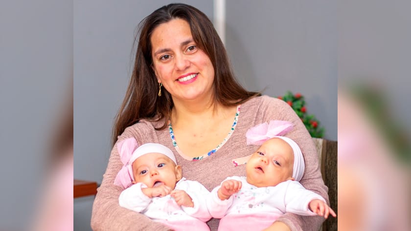 Historias de madres: la dura lucha de Johanna Martínez y sus gemelas recién nacidas en plena pandemia