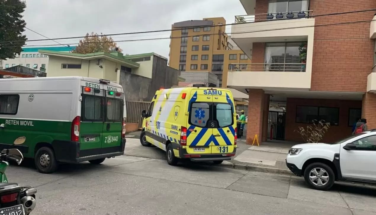 Joven que cayó desde edificio en Concepción estaba con un amigo y tenía denuncia por presunta desgracia