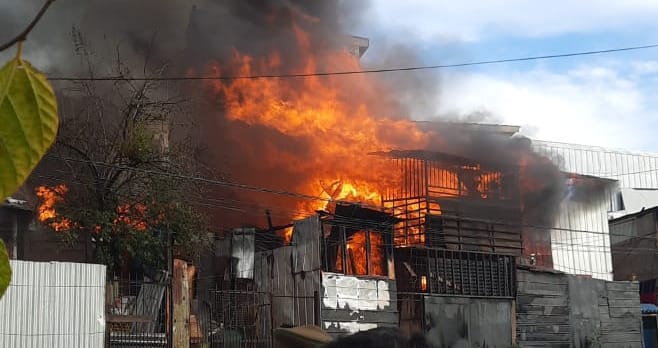 Incendio afectó múltiples viviendas en Viña del Mar