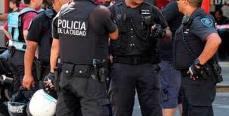 Hombre drogó, durmió y robó a policía después de una cita