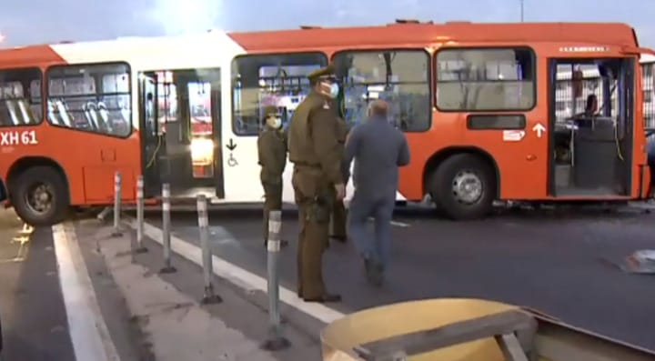 Chofer del Transantiago a quien robaron bus: “Dijeron que era por la patria”