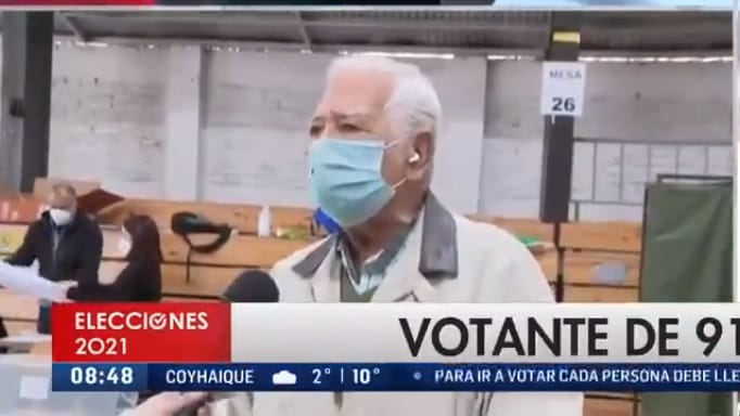 Adulto mayor de 91 años saca aplausos tras dichos en despacho en vivo para la televisión