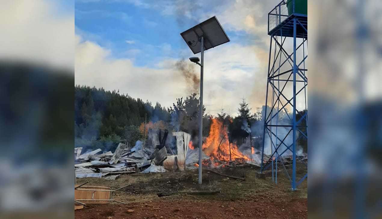 Reportan ataque incendiario a escuela rural y casa de profesor en Contulmo