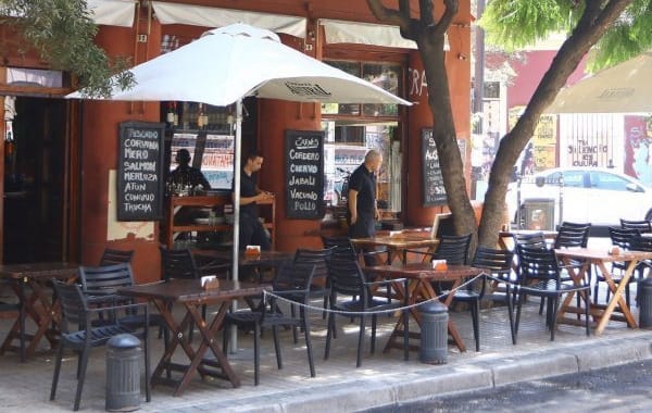 “Manteles negros”: Pymes del sector gastronómico protestan en contra de restricciones de atención al público
