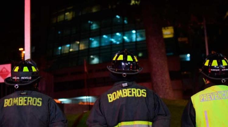 Incendio en criadero de perros de Los Ángeles deja a 14 cachorros fallecidos