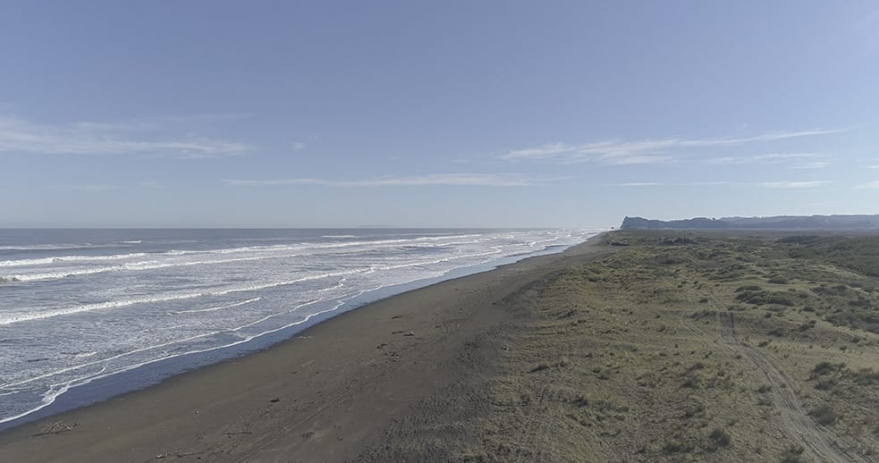 Familia y compañeros buscan desesperadamente a pescador de Quidico desaparecido en playa de Carahue