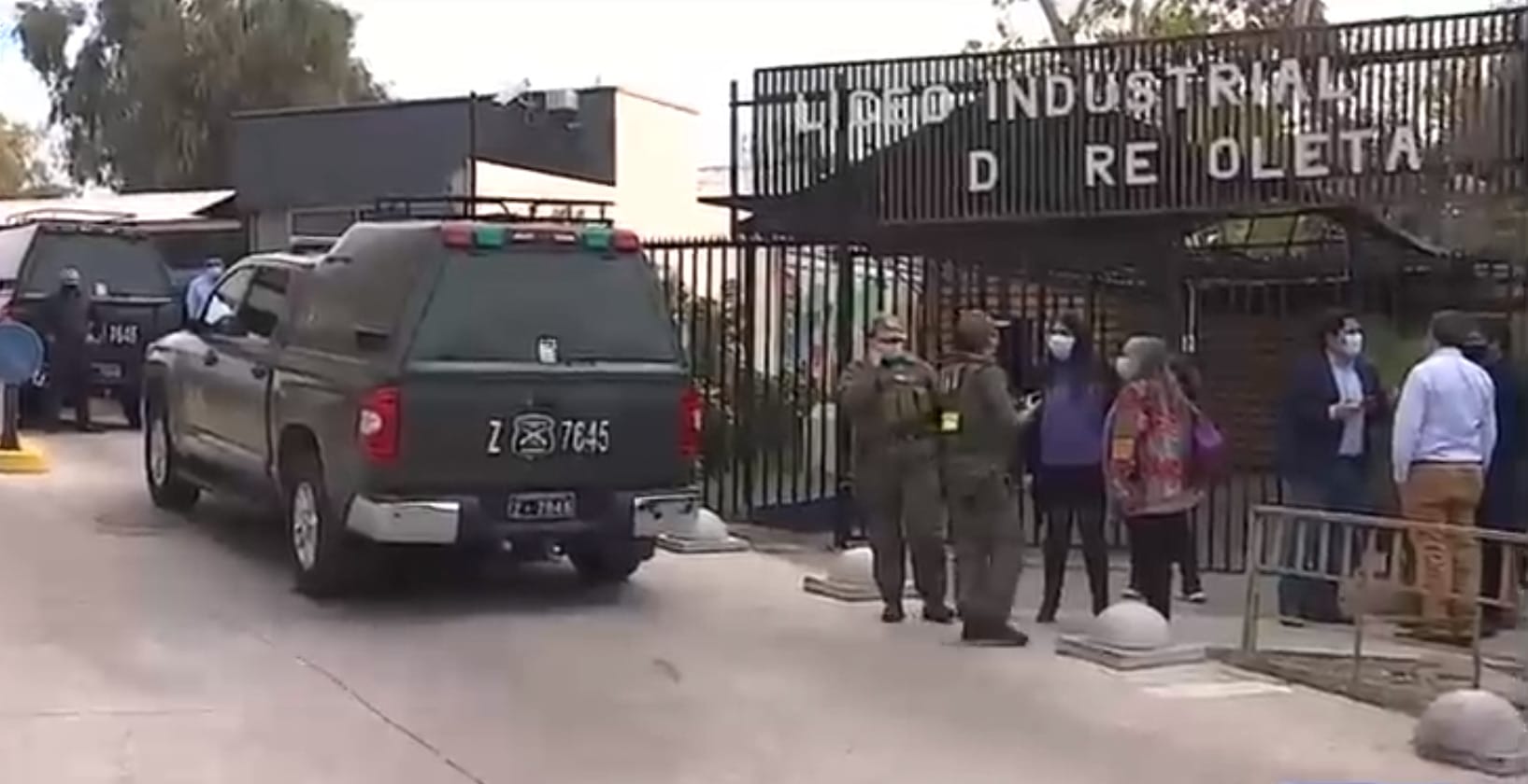 Evacúan a 300 funcionarios de la Municipalidad de Recoleta por anuncio de bomba falso