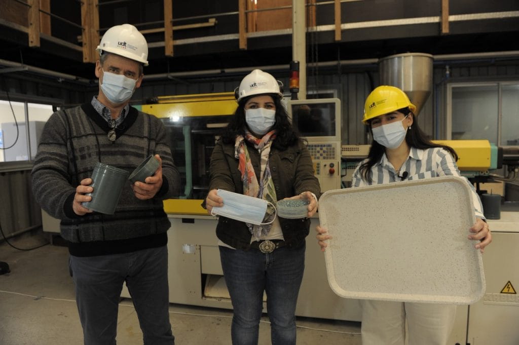 Proyecto UdeC transforma mascarillas usadas en llamativos productos reciclados