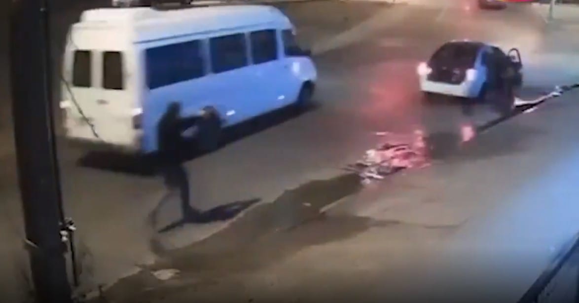Efectivo de la PDI repelió a balazos una encerrona: Hirió a dos antisociales