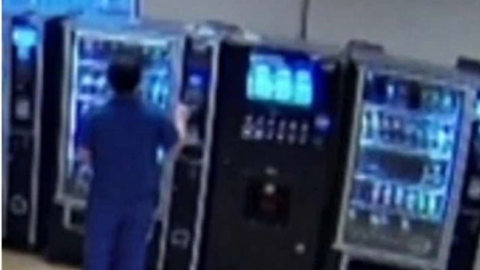 Sorprenden a enfermera comprando con tarjeta de crédito de paciente fallecida