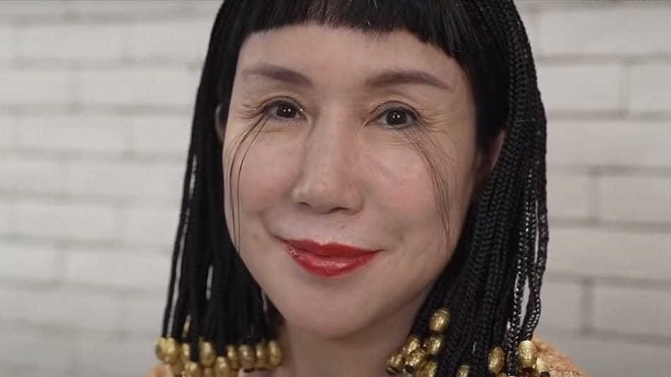 Mujer con las pestañas más largas del mundo batió su propio récord Guinness