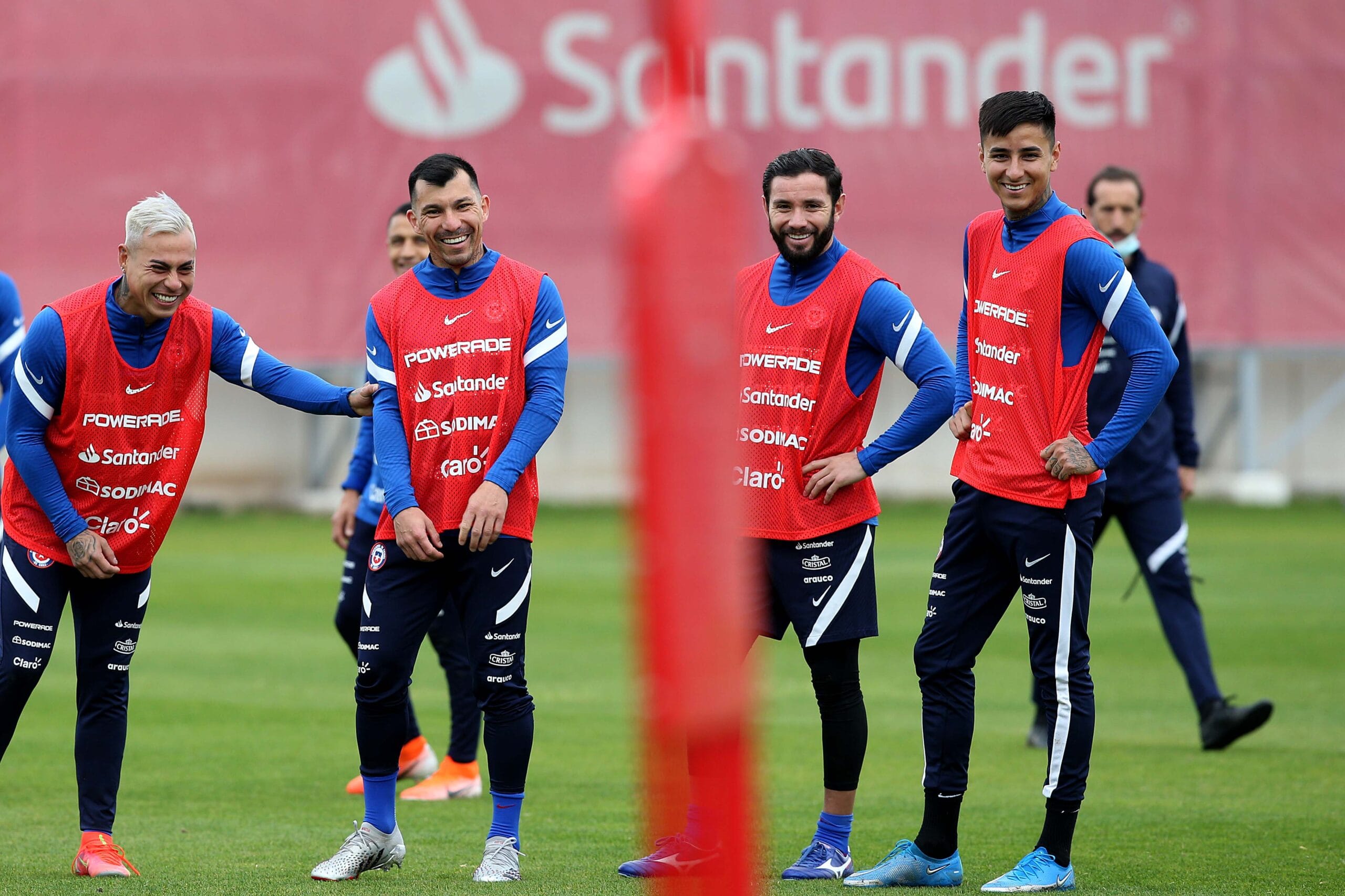 La fórmula que prepara la “Roja” para enfrentar a la Argentina de Messi