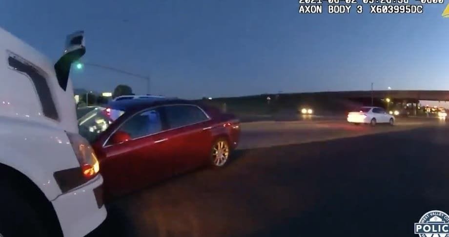 Niñas de 9 y 4 años sacan auto a sus papás y chocan con un camión: Querían ir a la playa