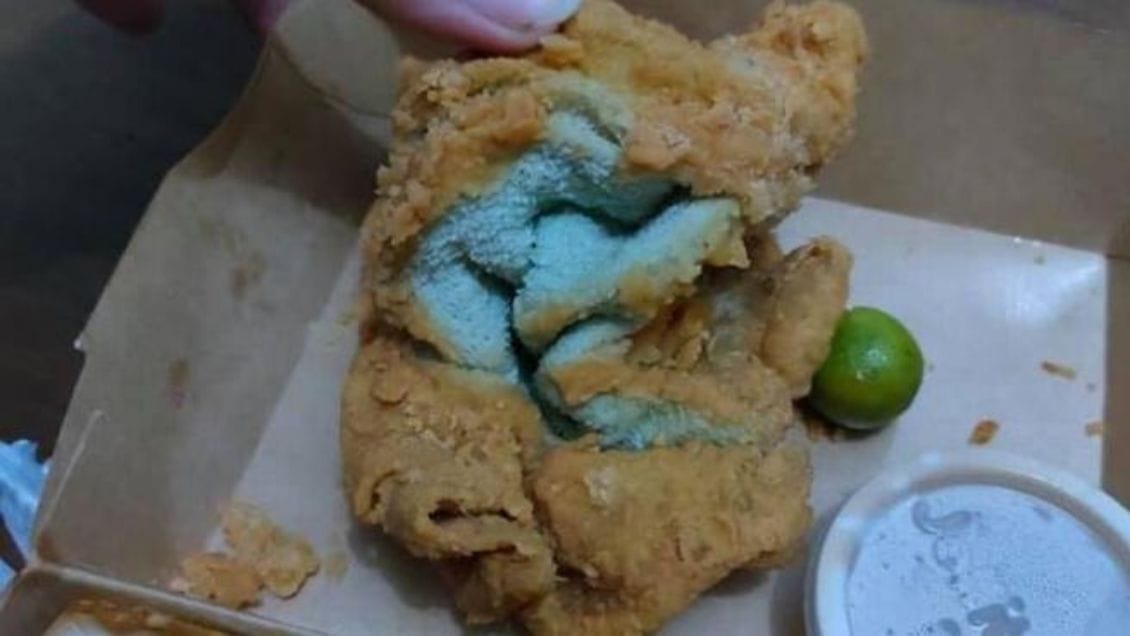 ¡No era pollo!: mujer pidió alitas fritas y recibió algo insólito