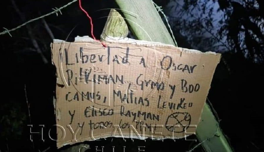 Ataque incendiario afectó a tres cabañas en Contulmo